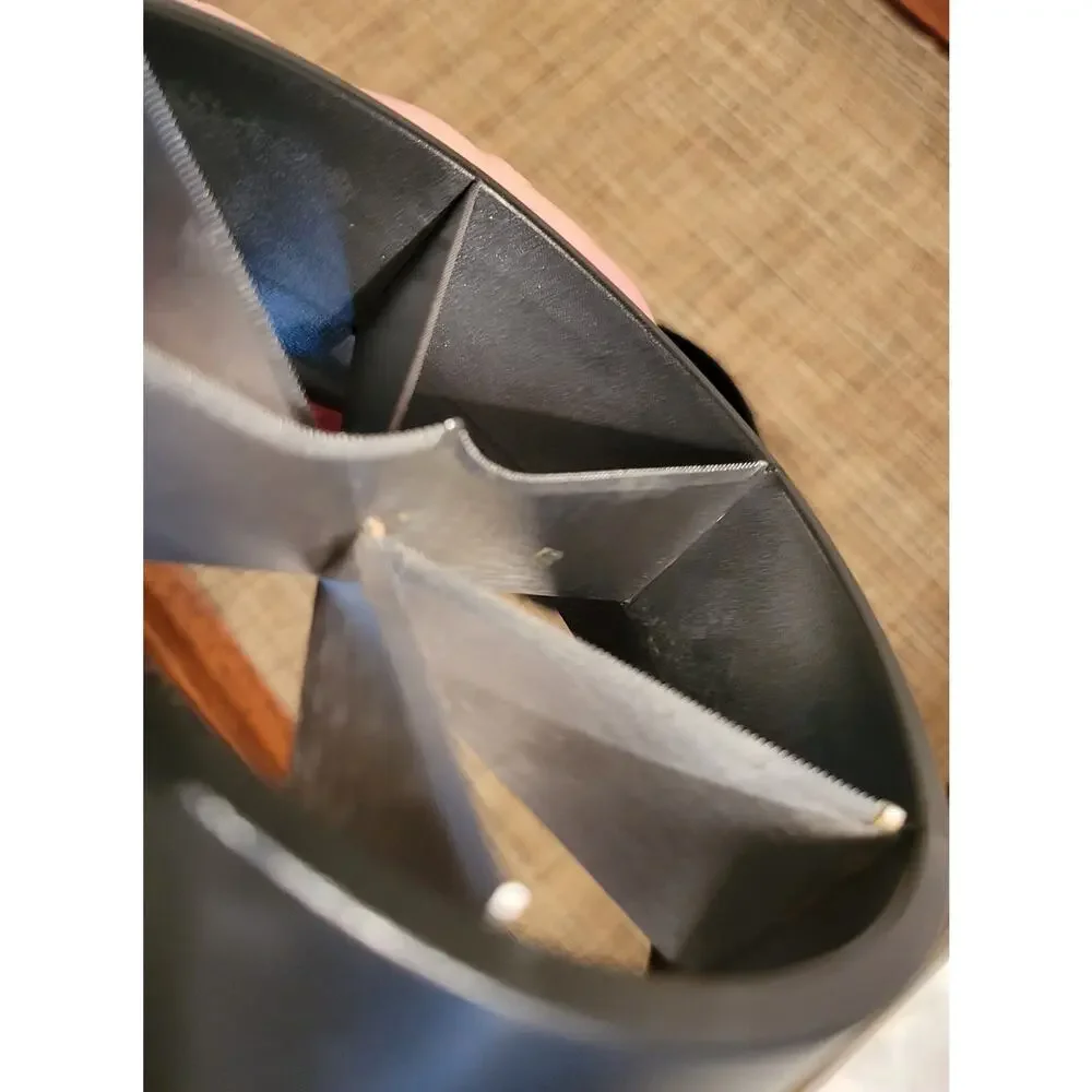 Pampered Chef 2417 Veggie Wedger Vegetable Apple Lemon Lime Citrus Cutter Slicer